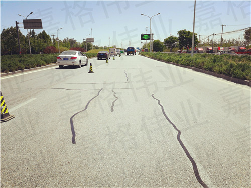 用在道路路面裂縫的貼縫帶要怎么選擇呢？