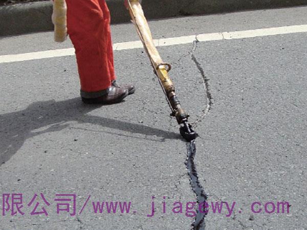 瀝青路面不同季節(jié)該如何養(yǎng)護(hù)？